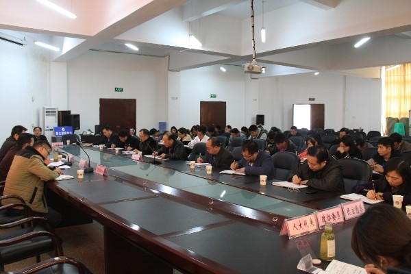  我校召开党的群众路线教育实践活动征求意见座谈会